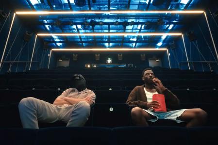 Aquí con Bo Burnham, que prefiere que no se le pueda identificar.