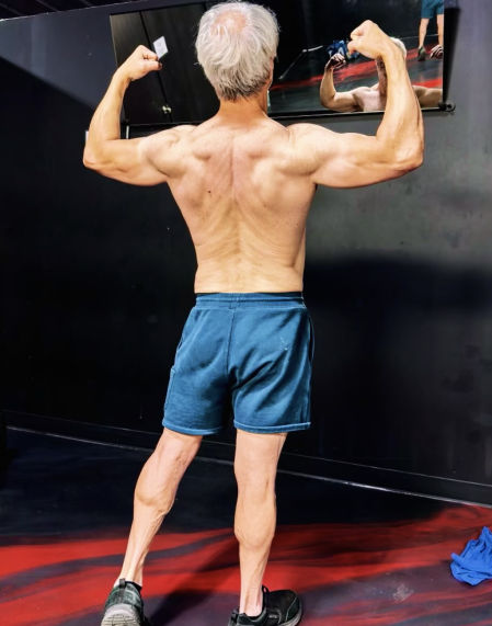 El americano luciendo músculo tras acabar su entreno