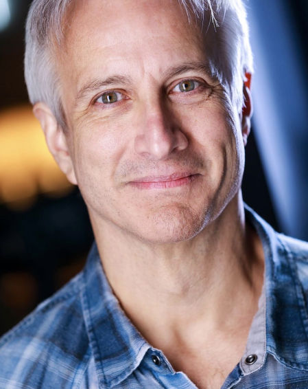 Ha disfrutado de una larga carrera en más de 30 años en la profesión