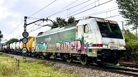 El paso del tren por Llinars del Vallès.