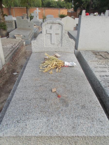 Tumba de Carmen de Burgos “Columbine”.