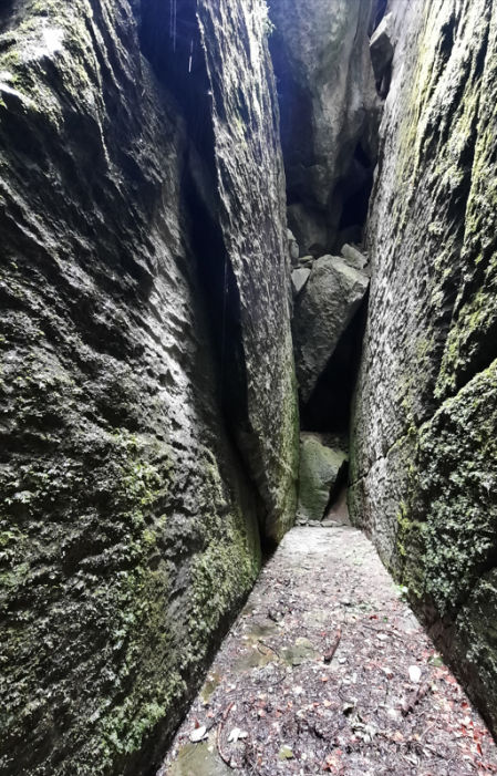 Cova on Francesc feia els retirs a Verna.