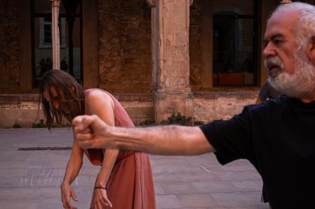 Butò en el claustro de Sant Agustí.
