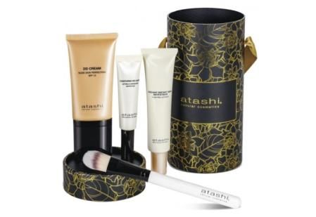 Cofre DD cream tono medio, contorno de ojos y brocha de Atashi