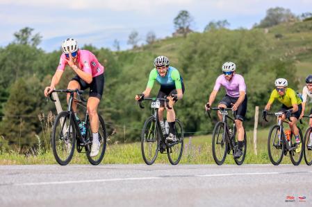 Pedalear junto a amigos siempre es una experiencia extraordinaria.