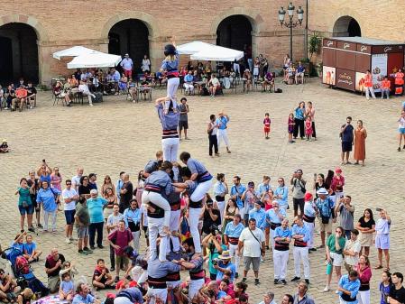 Diada Castellera en el patio de armas del Castell de Montjuïc.