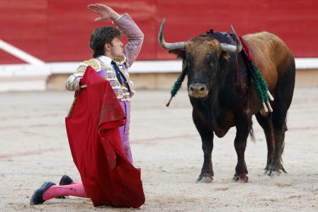 El diestro Juan Leal durante la lidia a su segundo toro de la tarde
