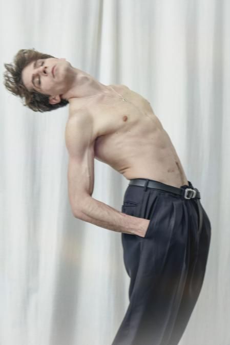 Pantalón de Prada  para Cotton Vintage  y cinturón de Zara