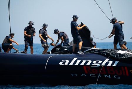 Los tripulantes del Red Bull Alingui durante un entreno(David Ramos)