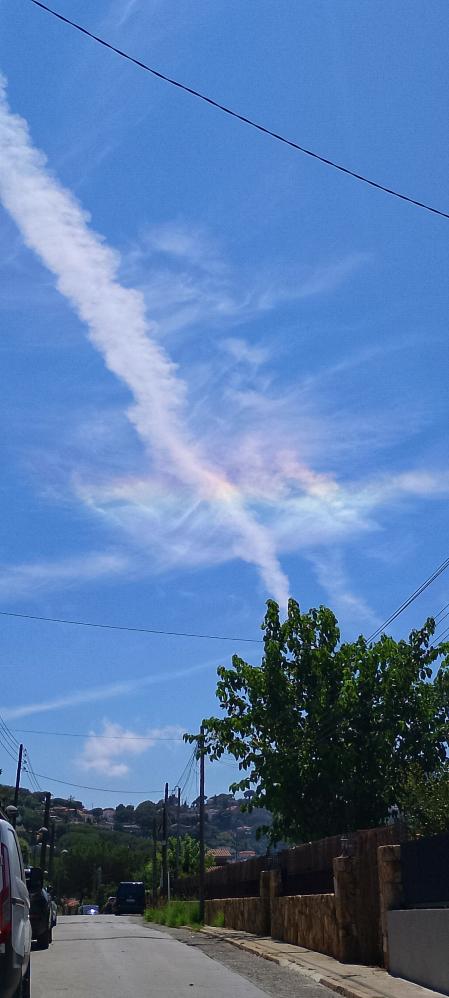 Iridiscencia en el cielo de Argentona.