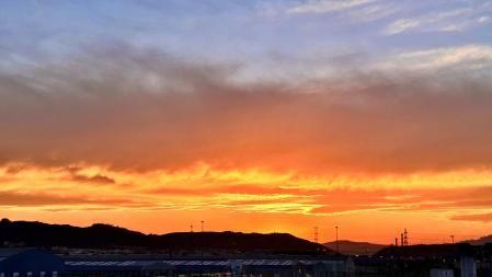 Puesta de sol anaranjada.