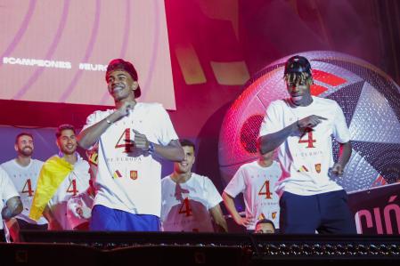 Lamine Yamal y Nico Williams bailando&nbsp;