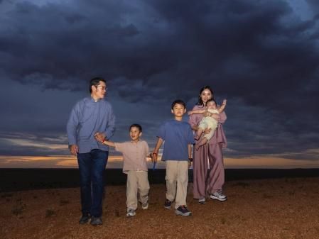 Los reyes de Bután y sus hijos, de vacaciones en Mongolia