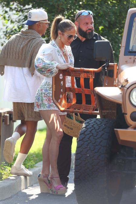 Jennifer Lopez a la salida del restaurante de los Hamptons donde ha celebrado su cumpleaños