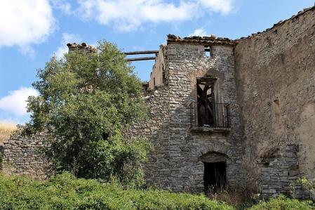 Cal Manel en donde vivía el matrimonio formado por Ton Mestre y Encarnación Valls, tuvieron seis hijos: Joan, Josep, Roseta, Nuria, Josefina y Maria.