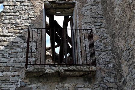 Cal Manel, conserva todavía el balcón.