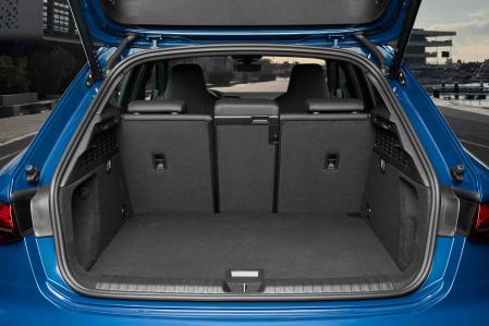 El maletero se puede ampliar si se abate el respaldo de la banqueta trasera&nbsp;