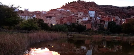 Amanecer en el Parque del Lago de Alcorisa.