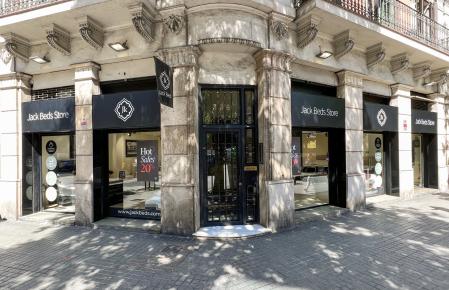 Jack Beds ha ido creciendo y expandiéndose hasta conseguir siete tiendas en Barcelona, una en Sant Cugat del Vallés, una en Mataró y una más en Montigalà