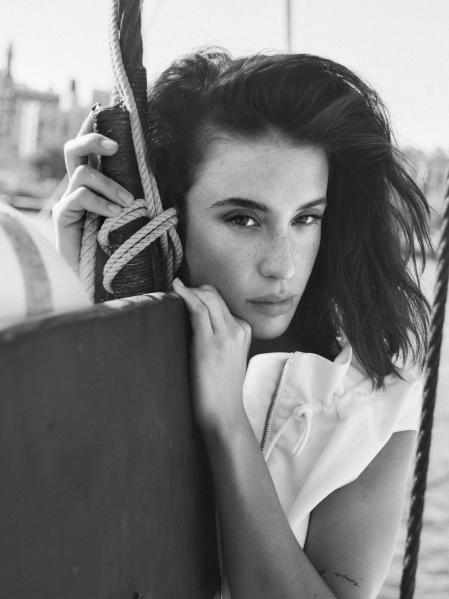 Vestido de sarga de algodón, bolsillos con cremallera, parche de goma Gaston delante. Louis Vuitton America´s Cup