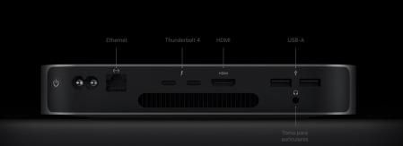 Dispone de múltiples puertos traseros que complementan su conectividad inalámbrica