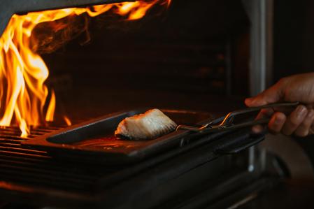 En el menú también encuentras pescados y carnes a la brasa