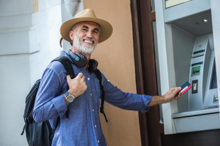 Cómo evitar comisiones al usar tarjetas en el extranjero