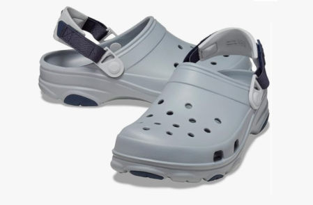 Crocs de color gris