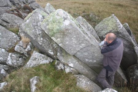 Los científicos tomaron muestras de diversas rocas de Gales, Inglaterra y Escocia para determinar el origen de la Piedra del Altar.