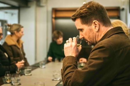 La visita a la ala A de la cárcel acaba con una cata de whiskies de la compañía creada en 1776 y reflotada hace poco