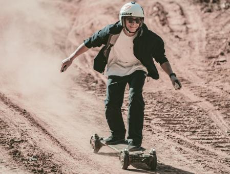 El divertido monopatín eléctrico con el que explorar todo tipo de terrenos.