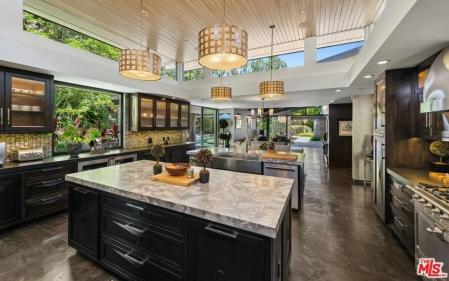 El tamaño de la cocina es realmente descomunal.