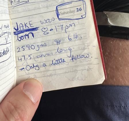 Jake Bley se ha tatuado las anotaciones del diario de su madre.