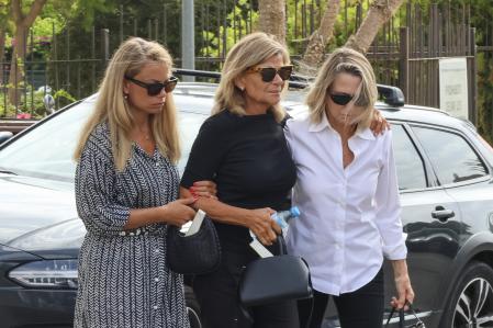 Carla Goyanes and Cari Lapique during the funeral of Cartina Goyanes in Marbella, August 27, 2024