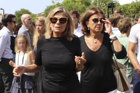 Cari Lapique estaba destrozada durante el funeral de su hija, Caritina.