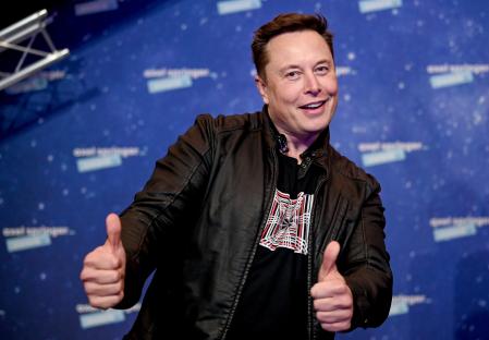 FILED - 01 December 2020, Berlin: Elon Musk, head of the space company SpaceX and Tesla CEO, arrives at the Axel Springer Award ceremony. Photo: Britta Pedersen/dpa/Pool/dpa