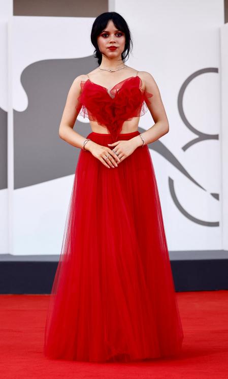 Jenna Ortega en la alfombra roja inaugural del Festival de Cannes