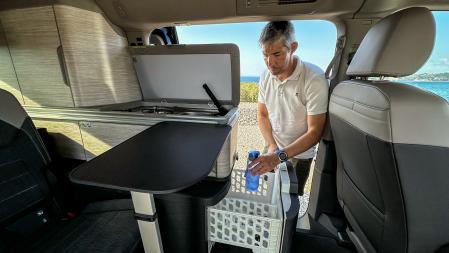 El vehículo también equipa una nevera&nbsp;