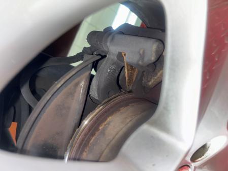 Esta rueda no tiene el correspondiente disco de freno&nbsp;