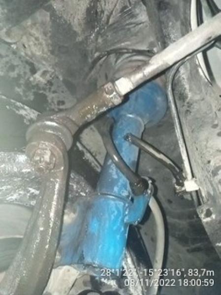 El latiguillo, una pieza fundamental en el sistema de frenos, está cortado&nbsp;