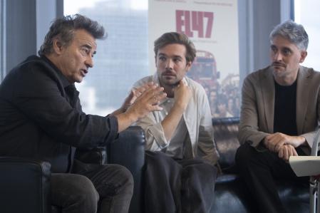 Eduard Fernández, Marcel Barrena y Carlos Cuevas durante las entrevistas de 'El 47' en Barcelona