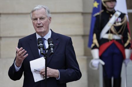 Michel Barnier, en su primera alocución, ayer ante el palacio de Matignon