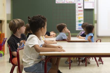 Varios niños en un aula el día en el que se inicia el curso escolar 