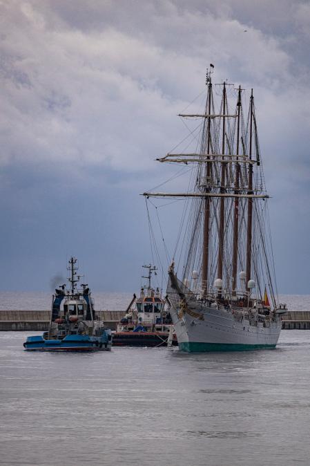 La llegada del buque escuela de la Armada Juan Sebastián de Elcano al puerto de Barcelona.