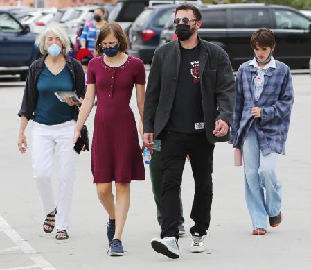 Violet, hija de Ben Affleck, revela la enfermedad que sufre desde 2019, motivo por el que siempre usa una mascarilla