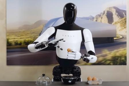 Optimus puede coger un huevo con una mano y pasarlo a la otra sin romperlo