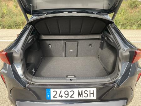 Maletero muy razonable, con 450 litros, dado el planteamiento deportivo del coche 
