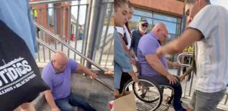 El ascensor de la estación de Sant Vicenç de Calders lleva más de un mes fuera de servicio