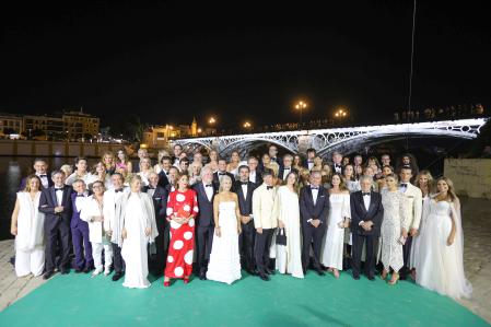 Foto de familia de premiados y vips.