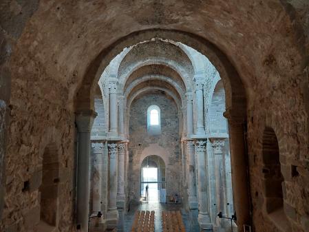 Nave central de la iglesia de sant Pere de Rodes